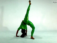 18 ans, Amateur, Brunette brune, Femelle, Fétiche, Russe, Solo, Adolescente