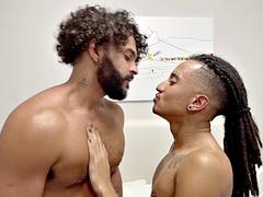 Grosse bite, Noire, Sucer une bite, Couple, Noir ébène, Homosexuelle, Hard, Fille latino