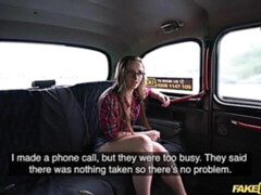 Blondine, Auto, Brille, Handjob, Im freien, Rasiert, Entkleiden, Titten