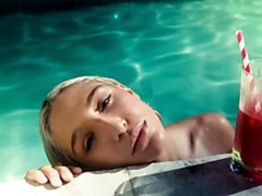 舐める尻, 茶髪の, 指いじり, レズビアン, なめる, オナニー, ストリッピング, タトゥー