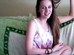 Gros cul, Gros seins, Brunette brune, Doigter, Masturbation, Maigrichonne, Solo, Dénudage