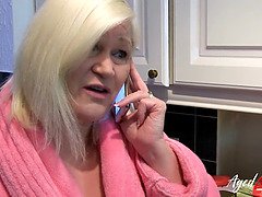 Blondine, Blasen, Vollbusig, Masturbation, Reif, Mutti, Muschi, Schreiend