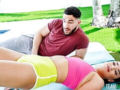 Amateur, Gros cul, Grosse bite, Sucer une bite, Brunette brune, En levrette, Gym, Culottes ou slips