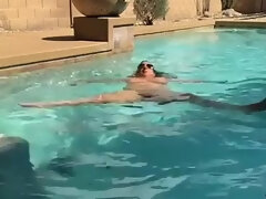 Amateur, Brunette brune, Mère que j'aimerais baiser, Maman, Seins naturels, De plein air, Nénés, Mouillée