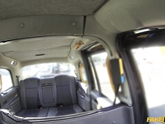 舐める尻, デカパイ, フェラチオ, 車, 淫乱熟女, タトゥー, オッパイの