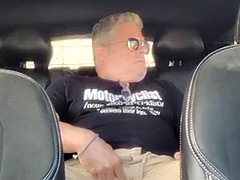 Grosser schwanz, Auto, Pummelig, Spermaladung, Schwul, Masturbation, Reif, Öffentlich