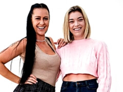 Blondine, Fingern, Lesbisch, Lecken, Masturbation, Entkleiden, Jungendliche (18+), Titten