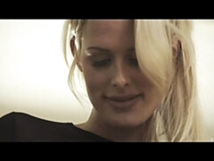 Erstaunlich, Arsch, Blondine, Blasen, Stiefel, Hundestellung, Entkleiden, Jungendliche (18+)