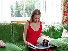 Gros seins, Plantureuse, Clito, Robe, Doigter, Masturbation, Orgasme, Mouillée