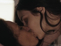 Спальня, Большие сиськи, Черные, Поцелуи, Лесбиянка, Лизание, Киски, Тату