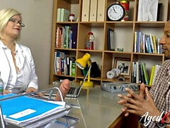 Grote kont, Grote lul, Grote mammen, Blond, Pijpbeurt, Hondjeshouding, Rijpe lesbienne, Kort haar