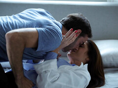 アメリカ人, 叔母, カップル, イく瞬間, 医者, キス, 淫乱熟女, 喫煙