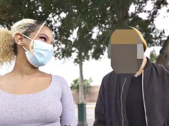 Anal, Grosse bite, Sucer une bite, Tromperie, Petite amie, Hard, Fille latino, Public