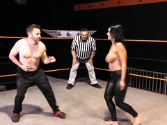 Nana, Gros cul, Brunette brune, Face assise, Femme dominatrice, Maîtresse, Esclave, Catch