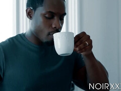 Grosser schwanz, Blasen, Spermaladung, Hundestellung, Schwul, Hardcore, Interrassisch, Küssen