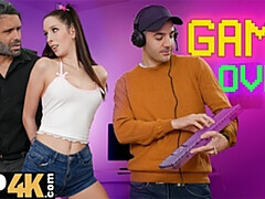 Bruinharig, Bedriegen, Daddy, Vriendin, Hardcore, Hd, Natuurlijke tieten, Verleid