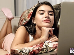 Sucer une bite, Brunette brune, En levrette, Doigter, Maigrichonne, Dénudage, Adolescente, Nénés