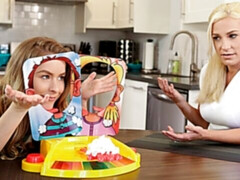 Grosse bite, Sucer une bite, En levrette, Seins naturels, Maigrichonne, Adolescente, Nénés