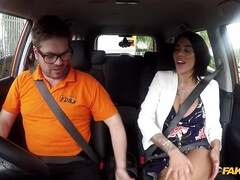 Sucer une bite, Plantureuse, Voiture, En levrette, De plein air, Chatte