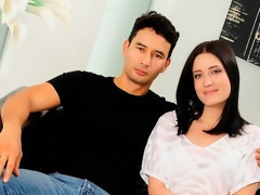 Sucer une bite, Brunette brune, Fétiche, Embrassement, Léchez, Chatte, Strapon, Nénés