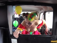 Sucer une bite, Voiture, En levrette, Faciale, Léchez, De plein air, Pov, Chatte
