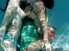 美女, フェラチオ, イマラチオ, バック, 指いじり, オージー, プール, オマンコ