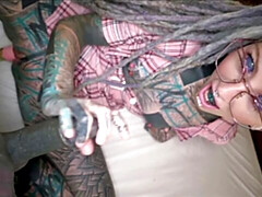 18 ans, Grosse bite, Gros seins, Sucer une bite, Extrême, Piercing, Maigrichonne, Adolescente