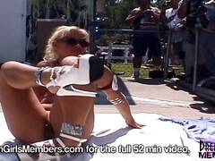 Amateur, Gros seins, Blonde, Brunette brune, Plantureuse, Nue  à poil, De plein air, Réalité