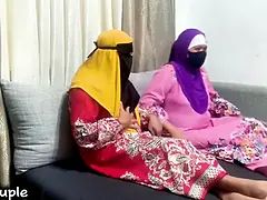 18 jaar, Bedriegen, Mollig, Indisch, Lesbisch, Masseren, Rijpe lesbienne, Vrouw