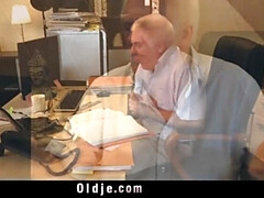 Sucer une bite, Brunette brune, En levrette, Hard, Adolescente