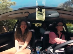 Culo, Mamada, Morena, Coche, Masturbación, Pov, Hilo dental, Tetas