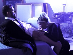 Anal, Gros seins, Blonde, Sucer une bite, En levrette, Bâillonner, Rasée, Nénés