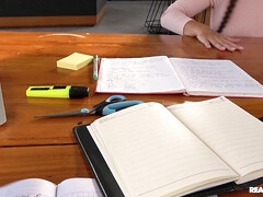 Amateur, Gros seins, Sucer une bite, Brunette brune, Lunettes, Masturbation, Russe, Étudiant