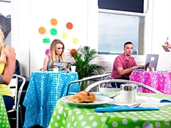 Grote kont, Grote lul, Grote mammen, Blond, Pijpbeurt, Hondjeshouding, Moeder die ik wil neuken, Tieten likken