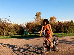 お尻, 美人, デカパイ, 茶髪の, 巨大, 公共, 一人, オッパイの