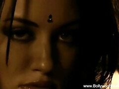 Азиатки, Брюнетки, Черненькие, Эротика, Индианки, Мамочка, Софткор, Стриптизерша