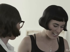 Брюнетки, Очки, Волосатые, Лесбиянка, Мастурбация, Тату