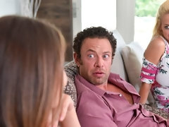 Blonde, Sucer une bite, En levrette, Fétiche, Branlette thaïlandaise, Rasée, Adolescente, Nénés