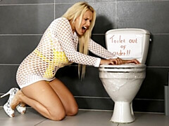 Leie, Grosser arsch, Blondine, Fetisch, Masturbation, Milf, Pissen, Entkleiden