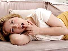 Leie, Grosser arsch, Grosse titten, Dildo, Fingern, Masturbation, Dürr, Entkleiden