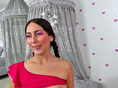 Nana, Fille latino, Adolescente