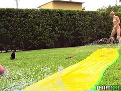 Blondine, Blasen, Spermaladung, Süss, Hardcore, Im freien, Pool, Jungendliche (18+)