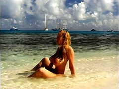 Enthousiasteling, Strand, Grote mammen, Compilatie, Pornster, Alleen, Tieten likken, Oud