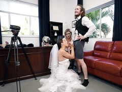 Anal, Blonde, Sucer une bite, Mariée, Brunette brune, En levrette, Pénis, Jarretelles