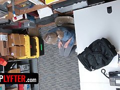 楽屋, フェラチオ, イく瞬間, イマラチオ, バック, 小柄, ガリガリ, ストリッピング