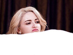 Blond, Pijpbeurt, Hondjeshouding, Moeder die ik wil neuken, Kort haar, Mager, Tiener, Tieten likken