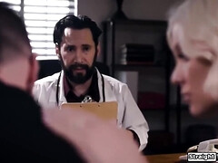 Grosser schwanz, Grosse titten, Blondine, Gehörnter ehemann, Kehlenfick, Behaart, Hd, Uniform