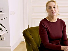 MATURE4K. Winsome boy hooks up with sexy mature woman in stockings