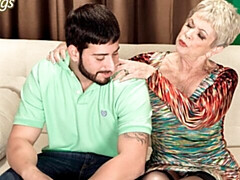 Grosse bite, Gros seins, Blonde, Sucer une bite, Léchez, Masturbation, Mature, Cheveux courts