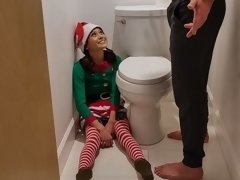 Sucer une bite, Brunette brune, En levrette, Doigter, Interracial, Rasée, Maigrichonne, Nénés